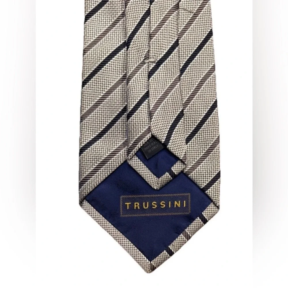 Trussini 100% Silk Necktie Gray Black Diagonal Stripe Made in Italy